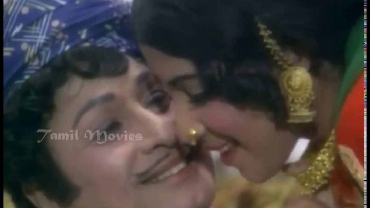 Vaaren Vazhi Paarthirupen Song