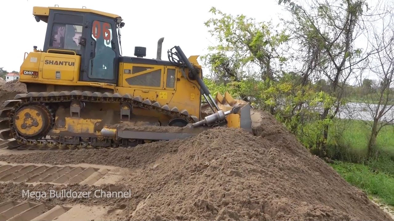 Powerful expertly SHANTUI Bulldozer DH7C2 Operated Pushing Sand Project, Mega Bulldozer Channel