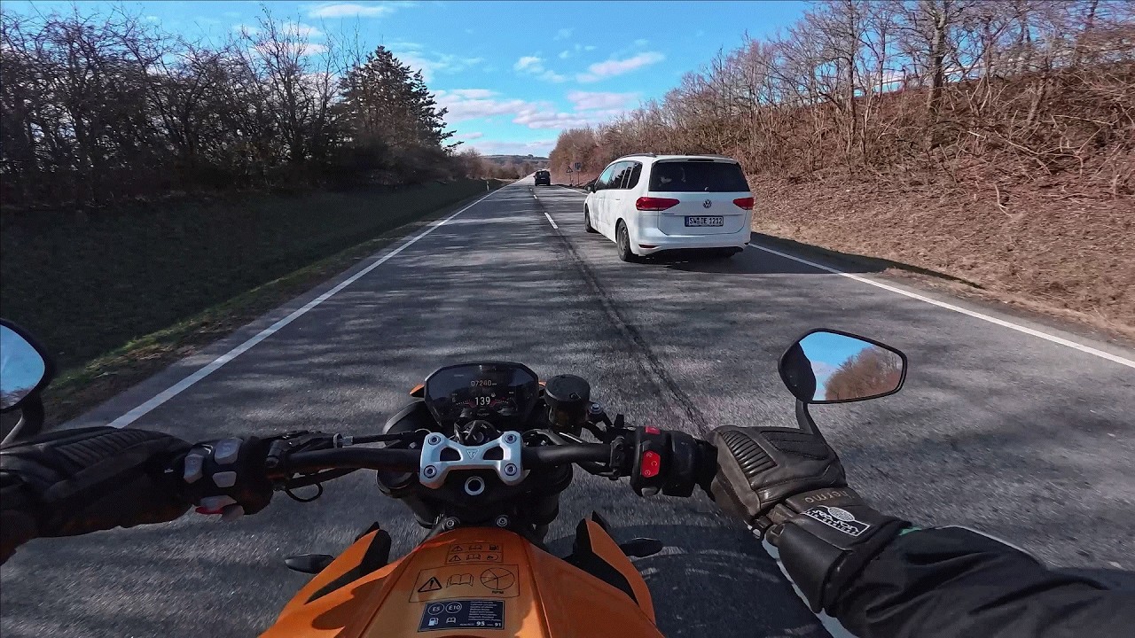 POV Street Triple  765  RS gemütlich einfahren. Bei 2 Grad ein 
