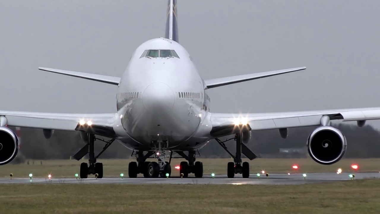 Landing van de eerste Boeing 747 ooit op Groningen Airport Eelde (4k)