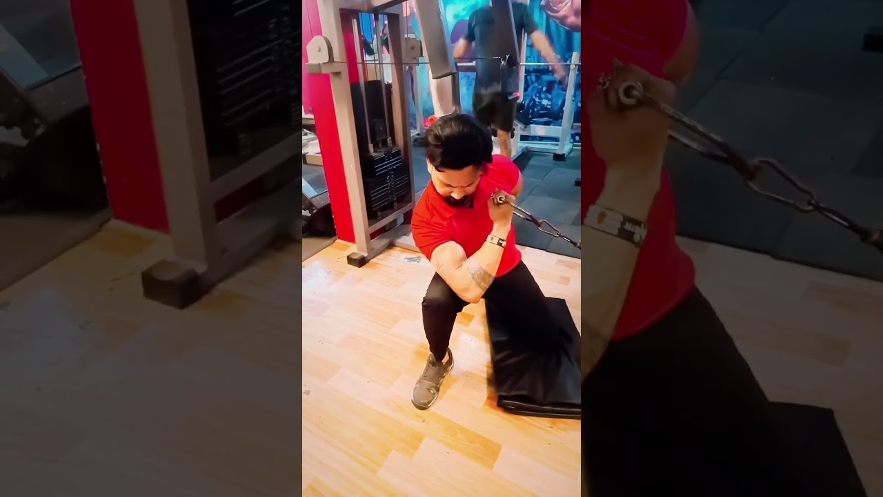 Dhandle preachercurlsbiceps💪🔥 exercise#kneeling position#perfectposture#fitness#trending#viralshort