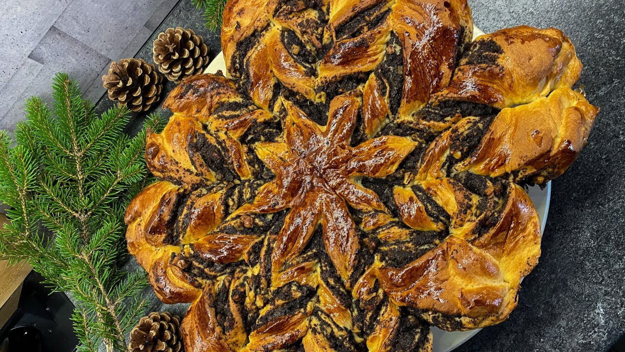 Christmas Cake - Poppy Star