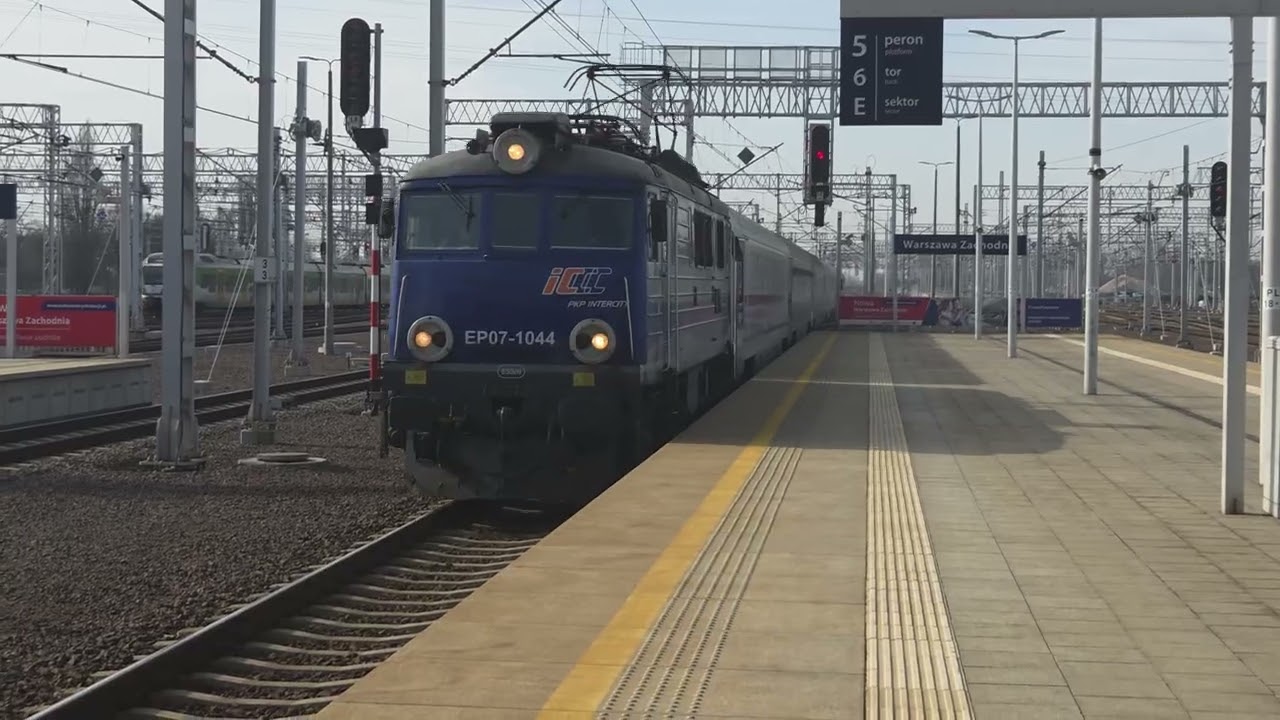 EP07-1044 arrives at Warszawa Zachnodia on Sunday 8th March 2026