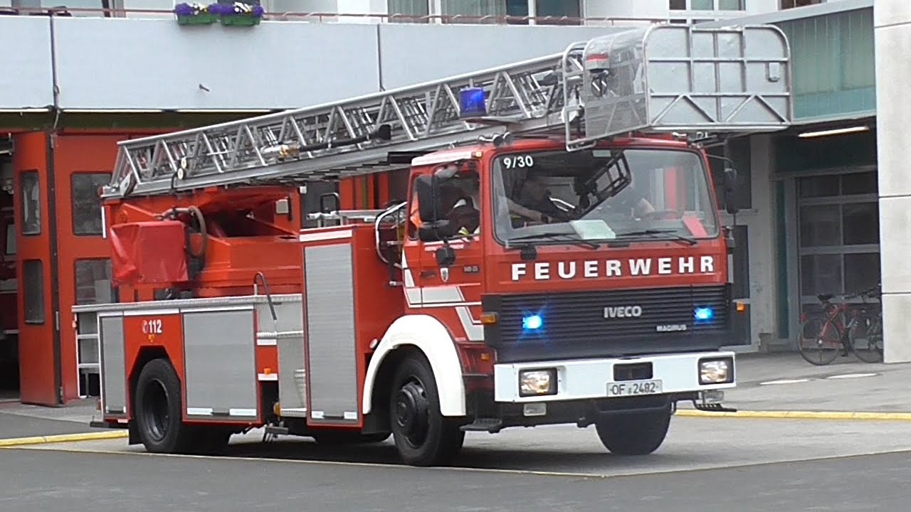 [Magirus Leiter] DLK 23/12 + KDOW Feuerwehr Egelsbach r&uuml;cken aus zur T&uuml;r&ouml;ffnung