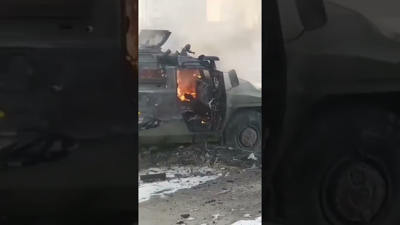 Подбитый в Харькове бронеавтомобиль 