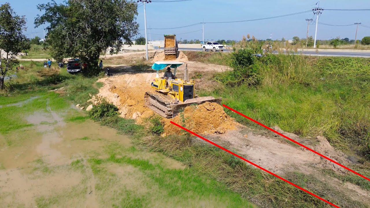 Wonderful start up new project landfill of Komatsu D40P works with dump trucks