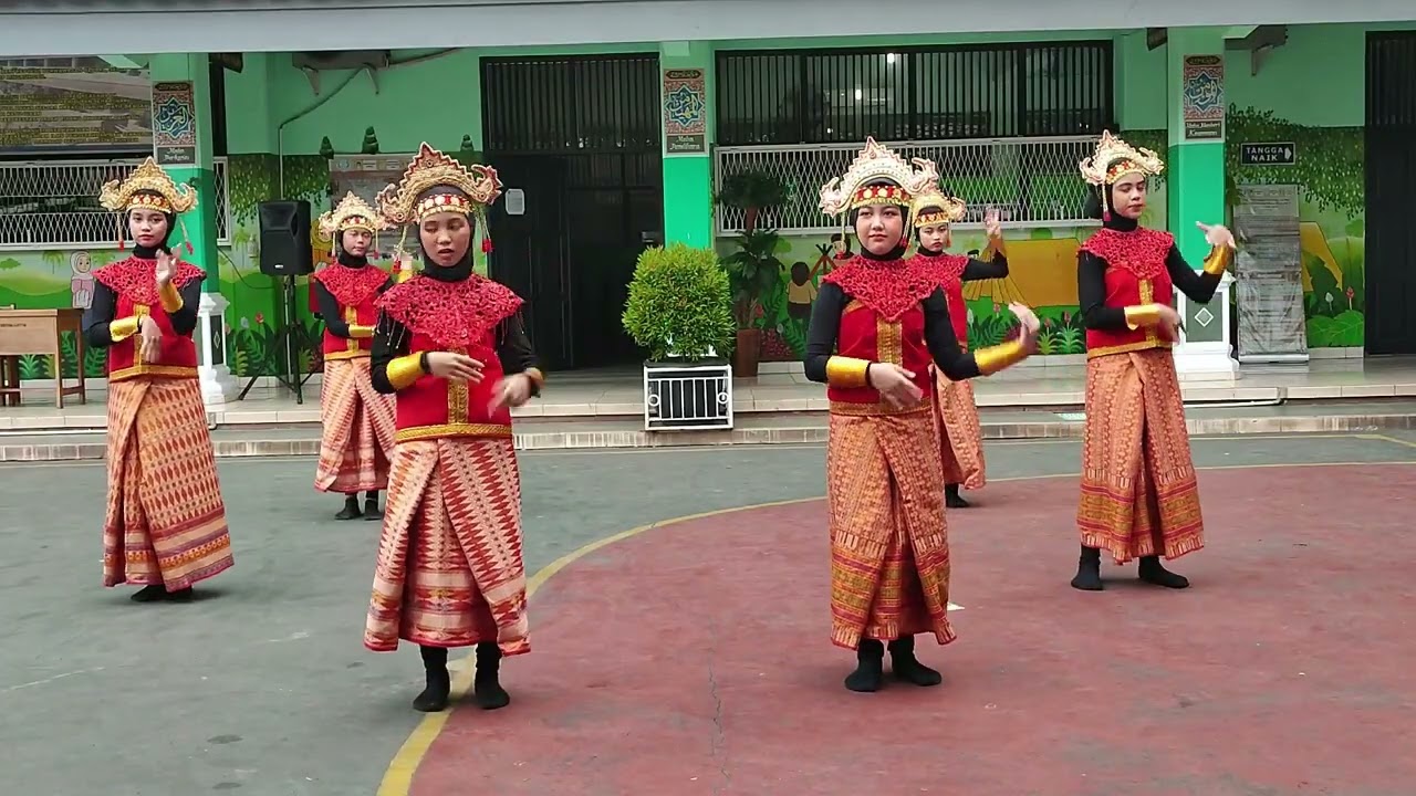 TARI  MULI BUMAIN ASAL DAERAH LAMPUNG
