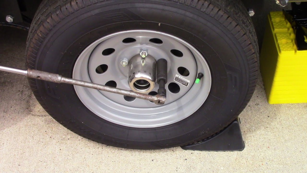 How to change a tire on a travel trailer