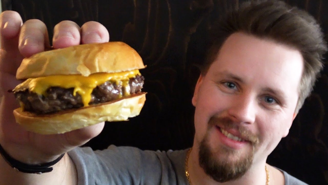 Testar Cheeseburgare på Flippin' Burgers