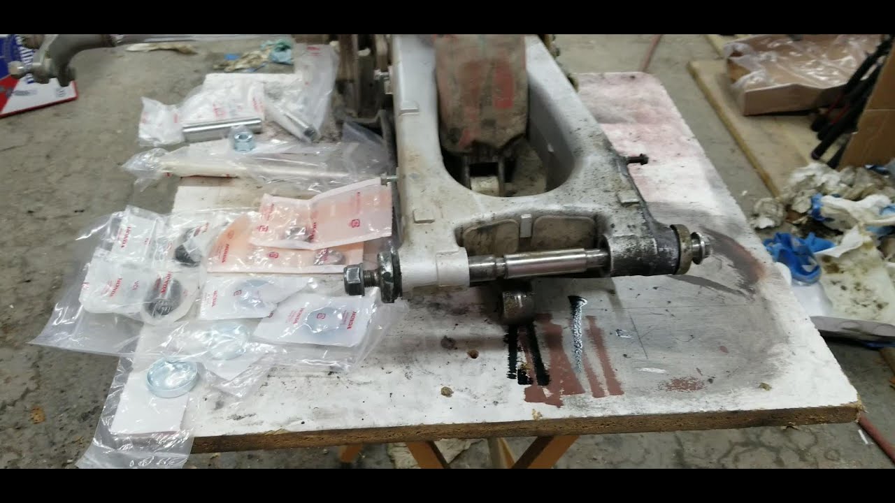 2008 Honda 400EX Swingarm Bearings Removal and Install Swingarm 1-8-23