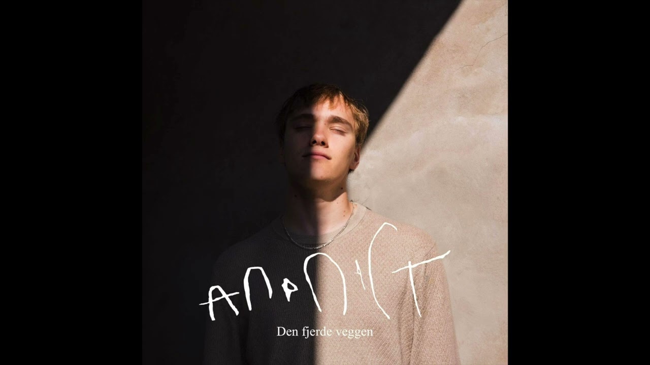 Den fjerde veggen - AUGUST