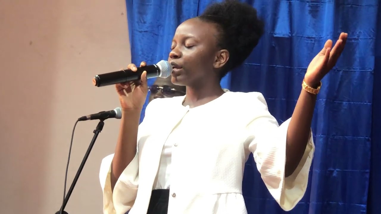 Moment fort d’adoration avec la chorale eagle voice avec Millésime LIFOKO dans conclusion @millésime