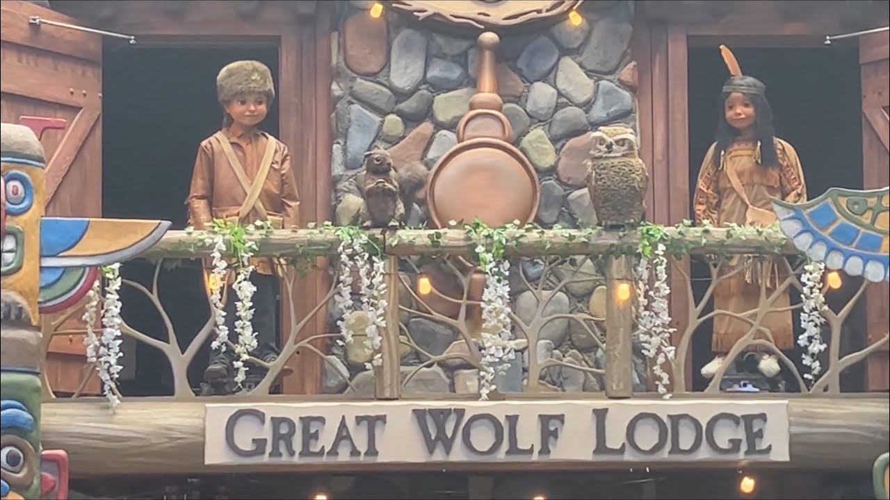 The Great Clock Tower Show | Great Wolf Lodge Water Park | Wisconsin Dells￼ WI