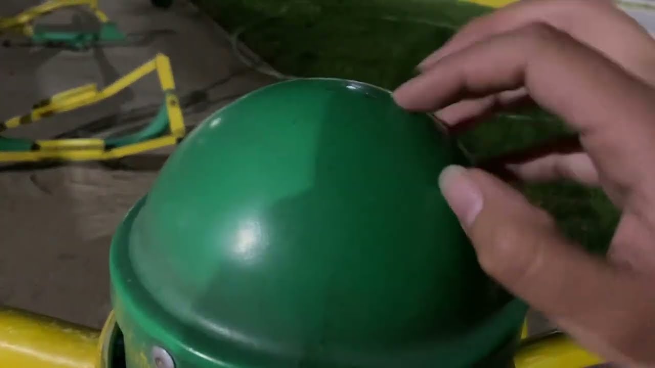 ASMR EN LA PLAZA| TAPPING AROUND THE PARK| SOFIWI
