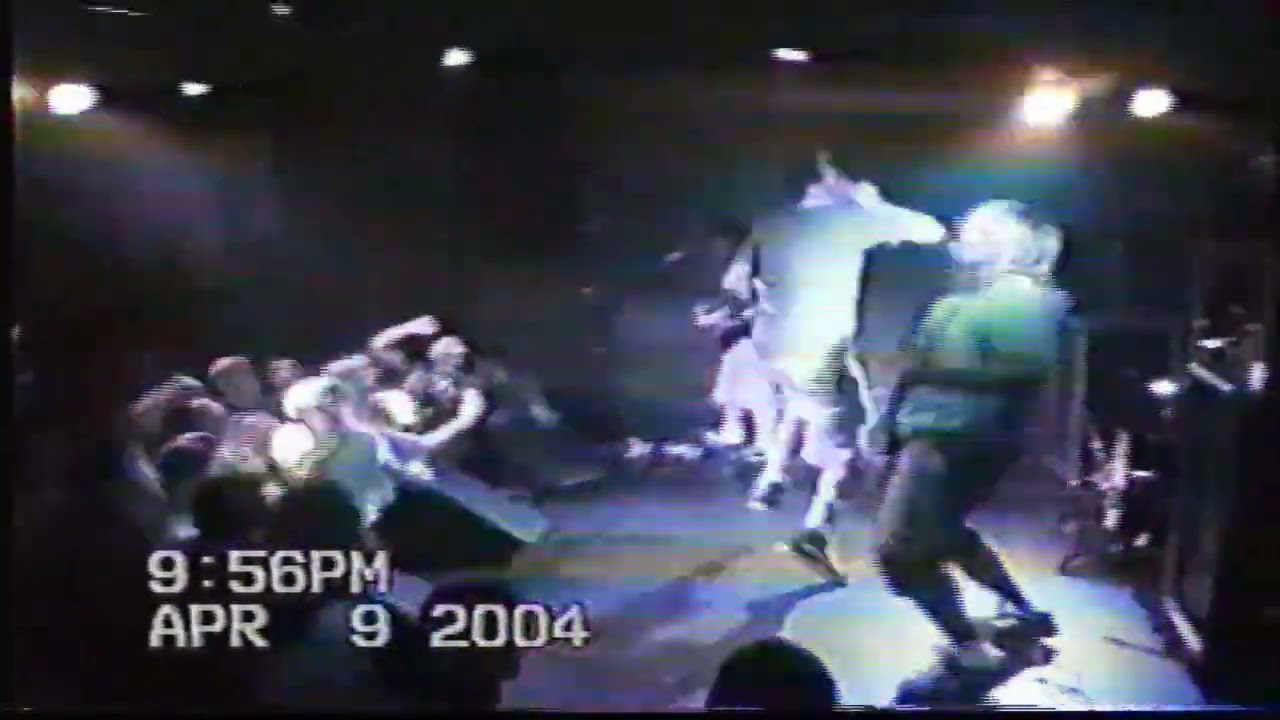 36 Crazyfists- Slit Wrist Theory (Live 2004)