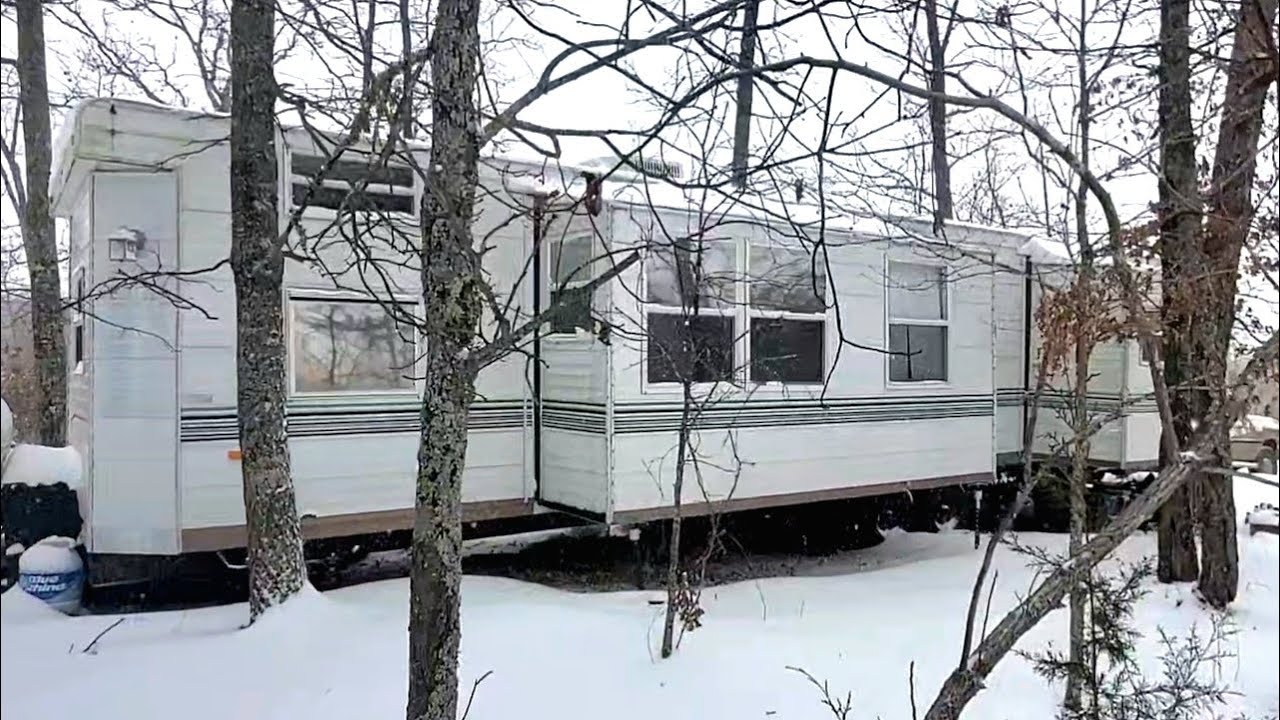 Winter off-grid in a camper | Young family of 6