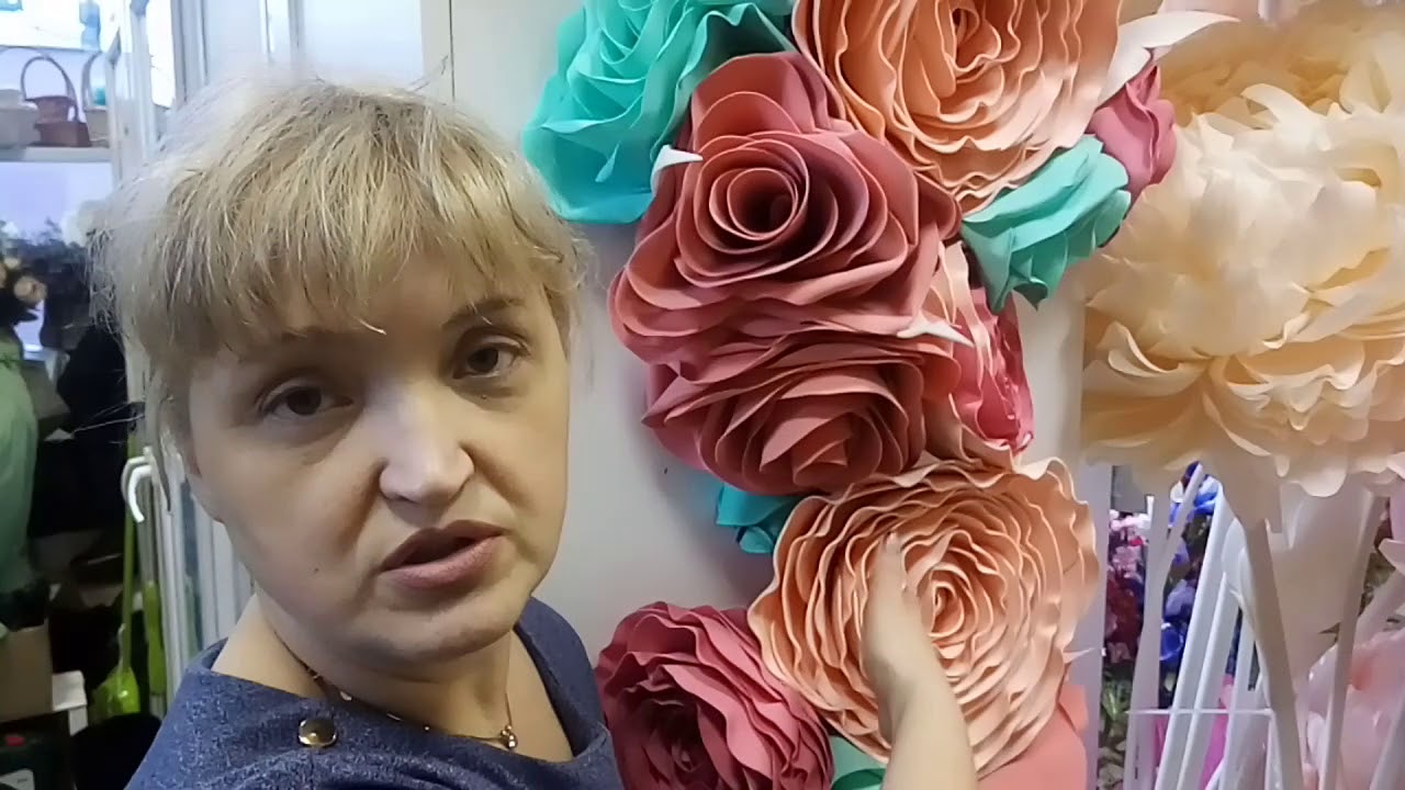 Крепление больших цветов на стену: чудо перфолента!