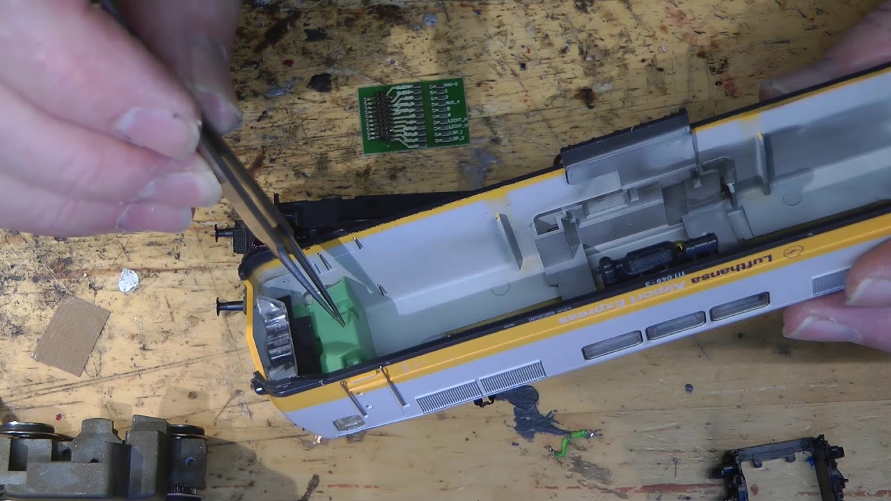 Wolfgangs Märklin Modellbahn  E111 Digitalisieren und Stromführende kupplung selberbau