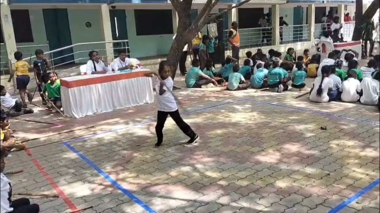  തമിഴ് നാട്ടിലെ  ശില ബം അഭിരാമി ചെയ്യുന്നു ----