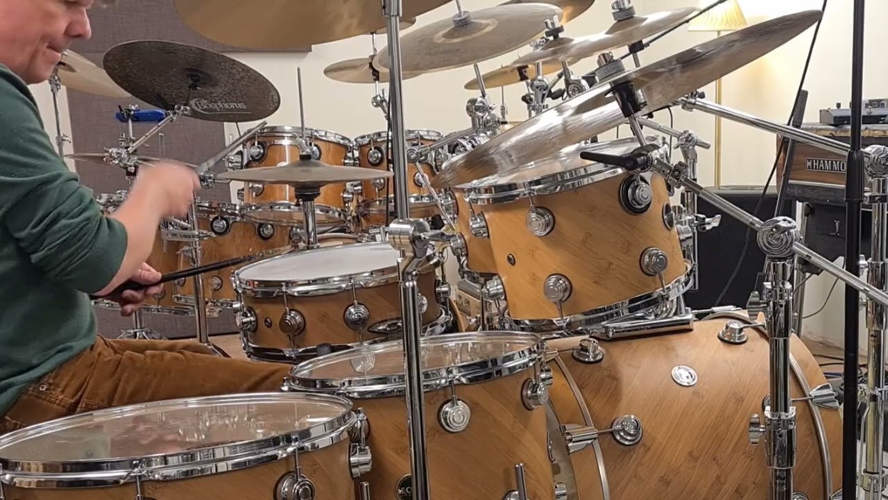 Drumming along the soul in 'Come to me' by Aretha Franklin