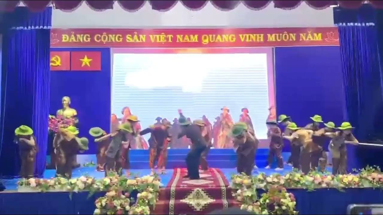 Hoạt cảnh lớp học thời chiến lớp 5/2 - giải nhất văn nghệ 20/11/2022