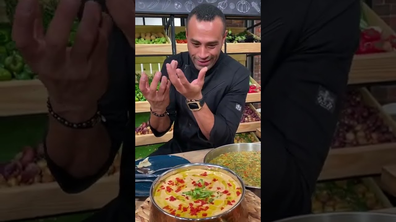 حلقة الأكلات الشعبي النهاردة عجة بالخضار و جبنة قديمة بو حبه فول بالسجق حكااااية 😋#علاء_الشربيني