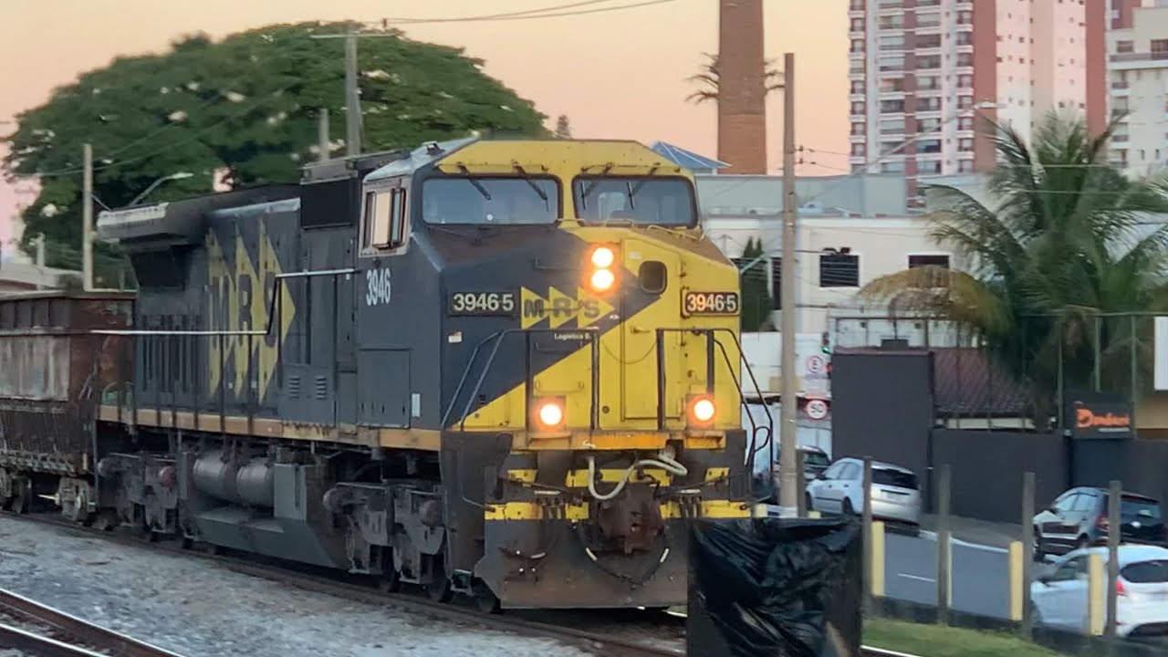 TREM DA MRS PASSANDO EM TAUBATÉ COM C44 EMI 3946-5! TREM DE CARGA GERAL! COM MAQUINISTA PARCEIRO!