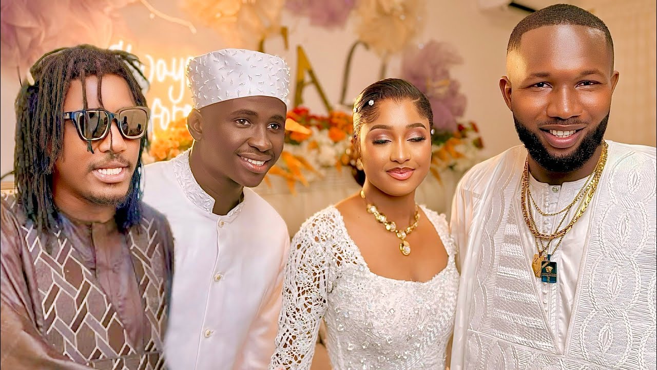 Wally seck au mariage de kheucha représenté par une forte délégation de Omar cheuveux