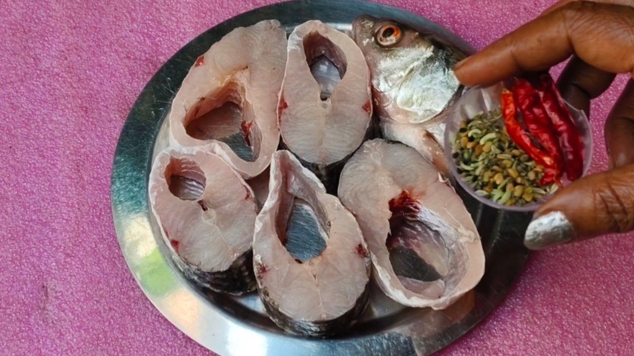 কোন রকম ঝামেলা ছাড়াই এভাবেই রুই মাছ রান্না করলে এর সুগন্ধেই পুরোভাত খাওয়া হয়ে যাবে।Rui Macher Jhol
