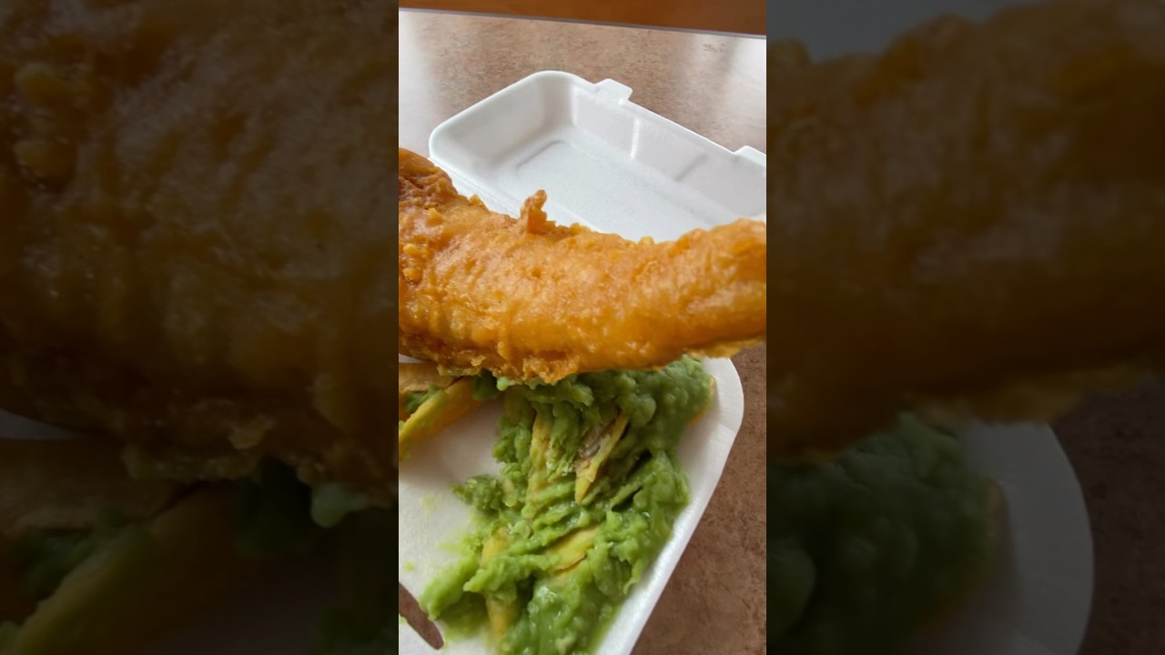 FISH & CHIPS with #mushypeas 👍🇬🇧 #fishandchips in #derby