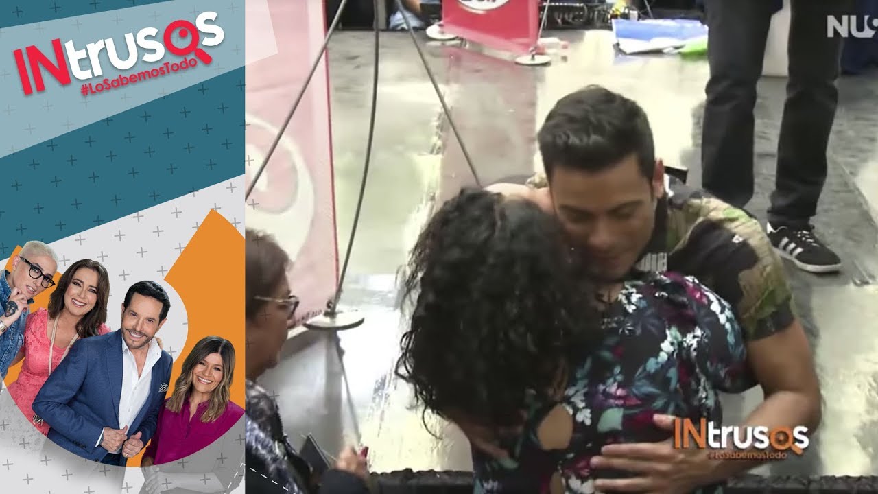 Carlos Rivera ayudó a una fan en su firma de autógrafos | Intrusos
