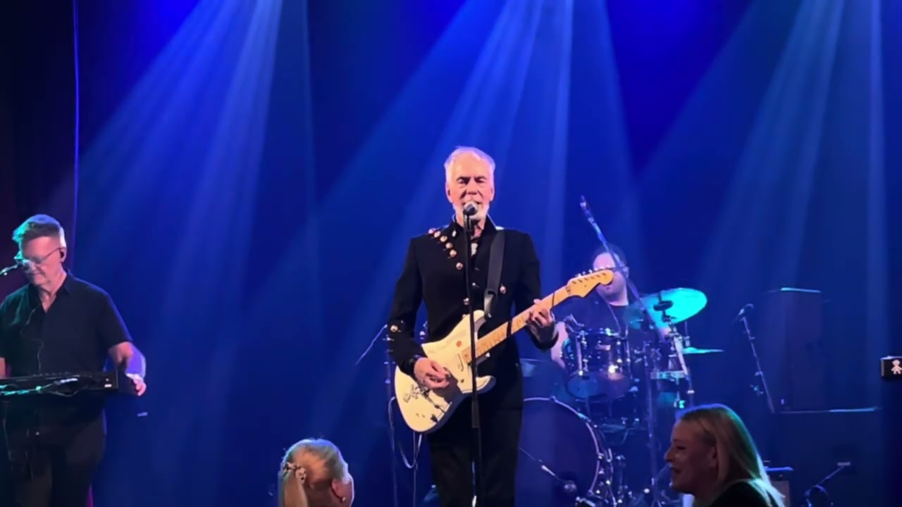 Real Life - Catch Me I'm Falling (live in Melbourne 4 Aug 2023)