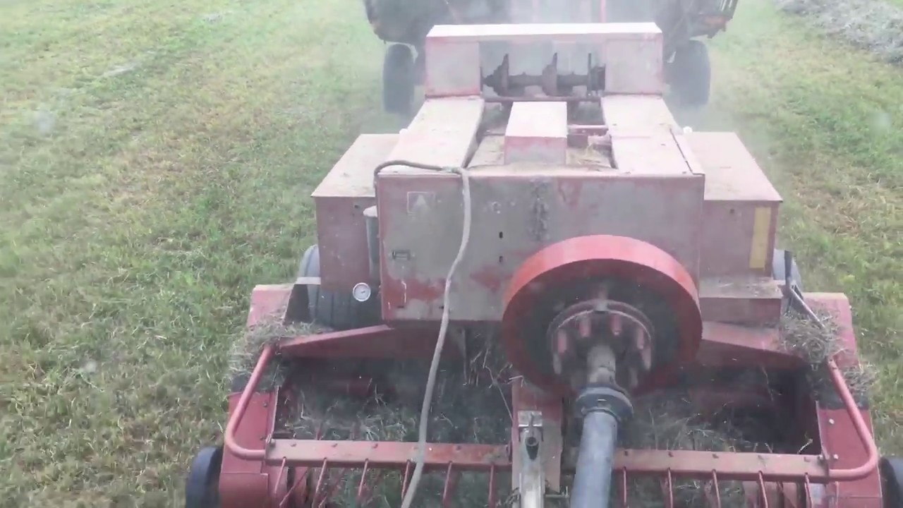 Baling With Hesston 4590 And Bale Basket