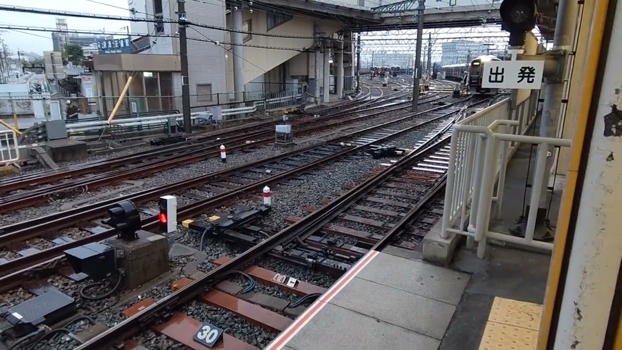 阪急9300系　普通運用　正雀車庫からの出庫シーン