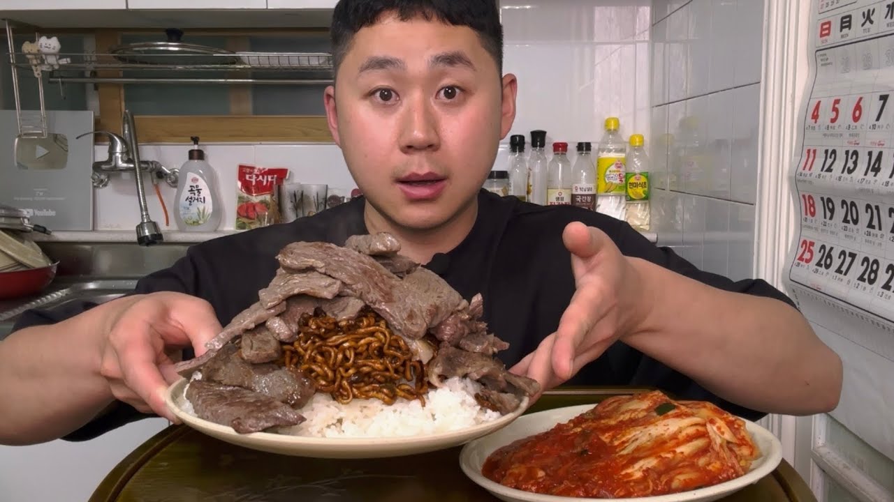 괜히 쌓아 먹으면 더 맛있습니다