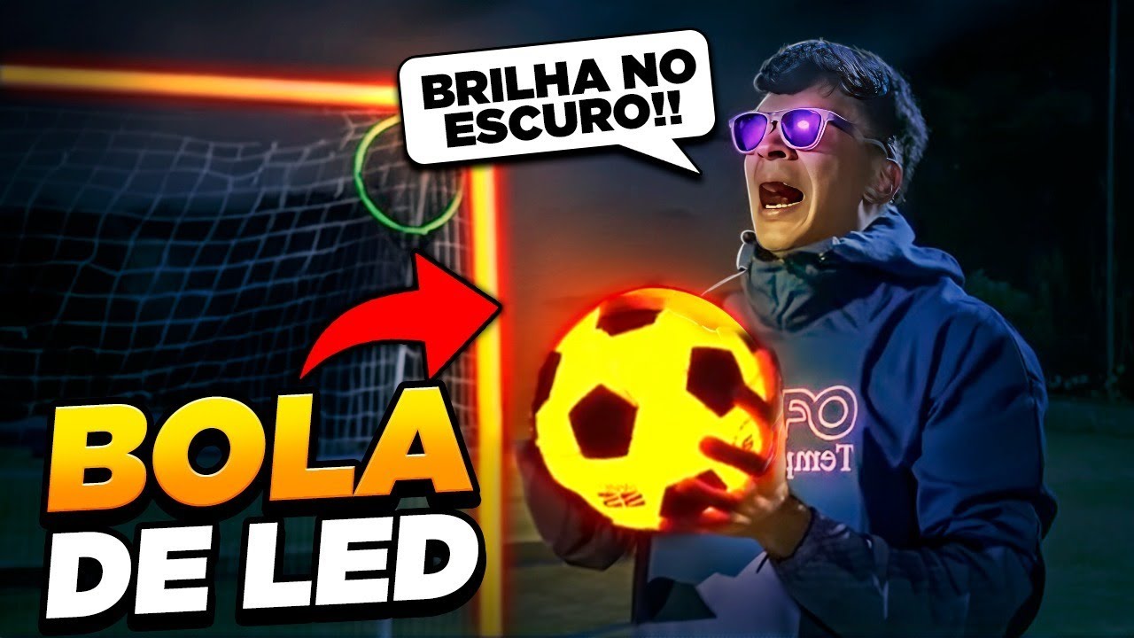TESTANDO A BOLA QUE BRILHA  NO ESCURO! 😱⚽️ *um v&iacute;deo de led *