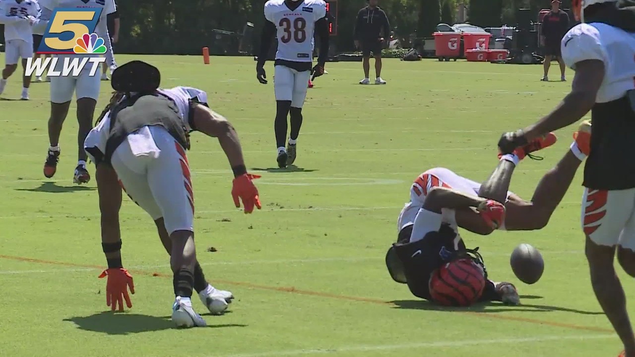 See the play that led to Bengals WR Ja'Marr Chase on the sidelines