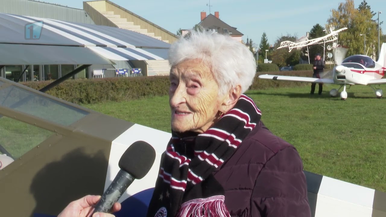 PANÍ JAROSLAVA KOUBKOVÁ OSLAVILA V LETECKÉM MUZEU 103 LET
