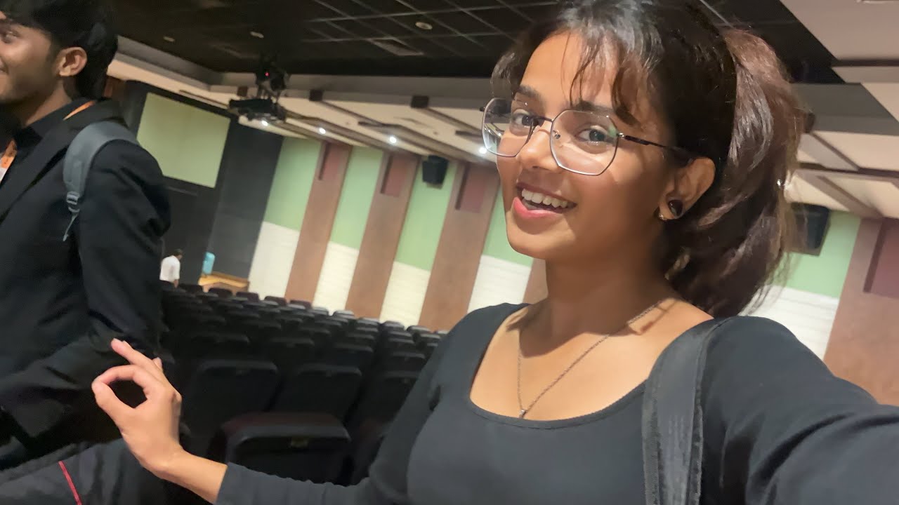 Aajj milo kuch new logo se mere vlog mai….@ParulUniversity