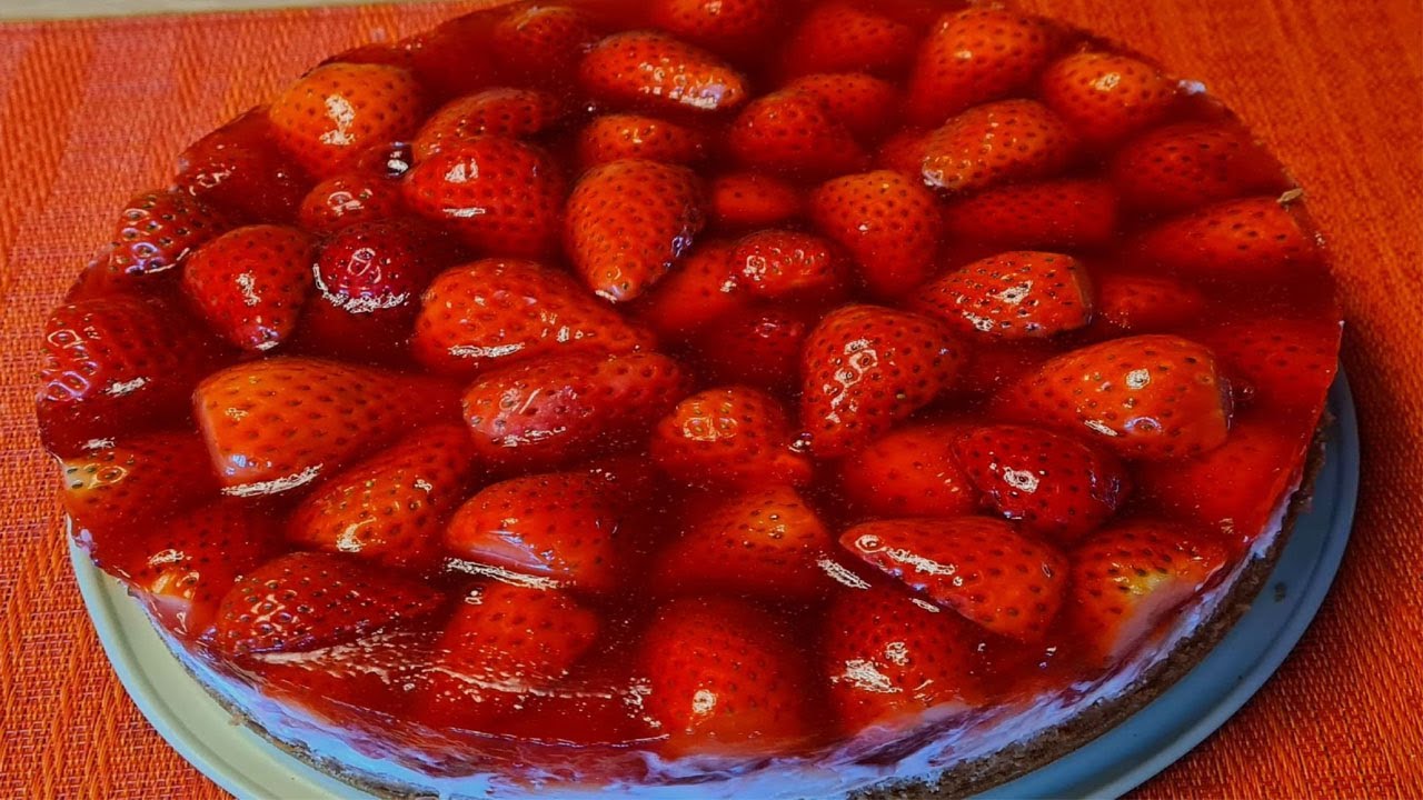 Simple and delicious Strawberry Cake with Creme fraiche - Quark Cream | Homemade Biscuit Dough