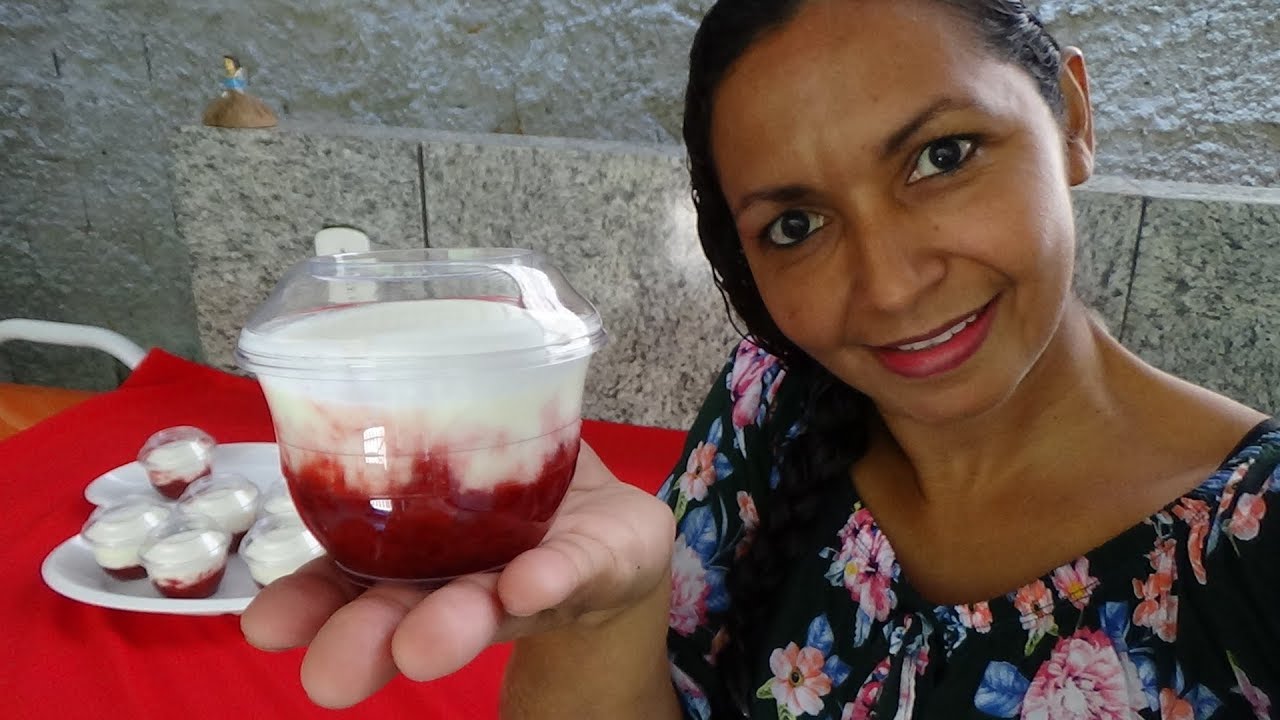 IOGURTE CASEIRO COM CALDA DE MORANGO!