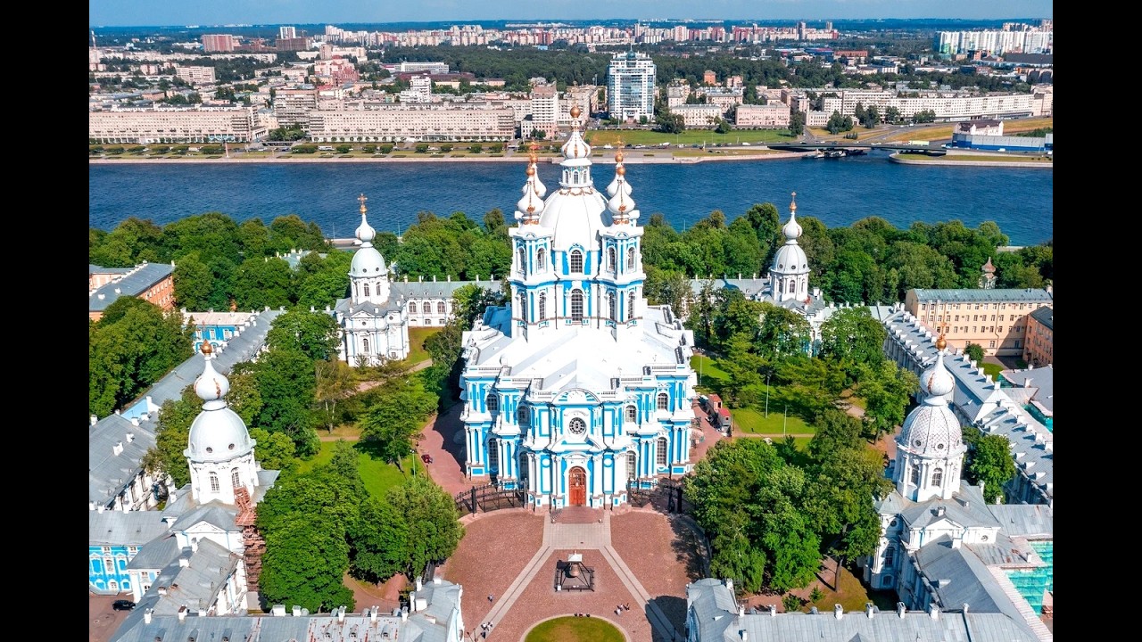 Смольный собор в Санкт-Петербурге.