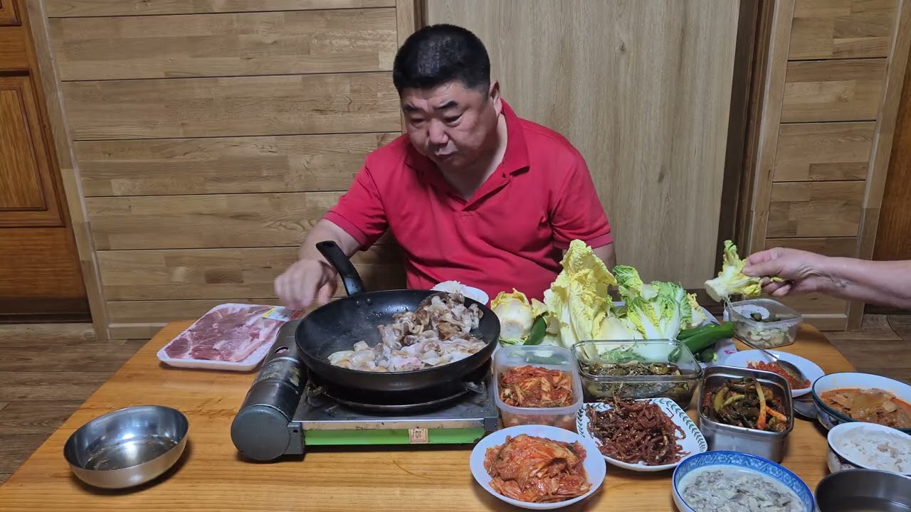 엄마랑 삼겹살에 매운고추 아침먹었어요