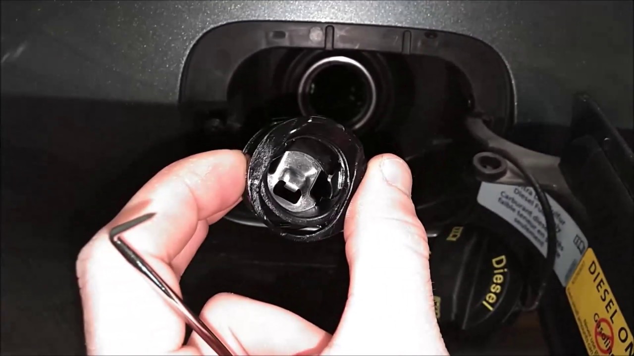 Снятие выключателя безопасности на топливной горловине VW TDI