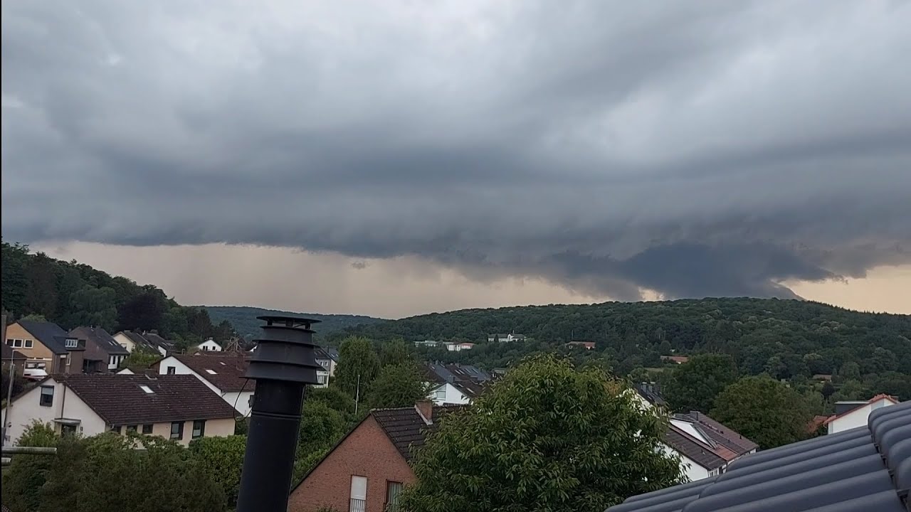 Starkes Gewitter mit Starkregen und Sturmböen am Freitag 21.6.2024 in Diekholzen