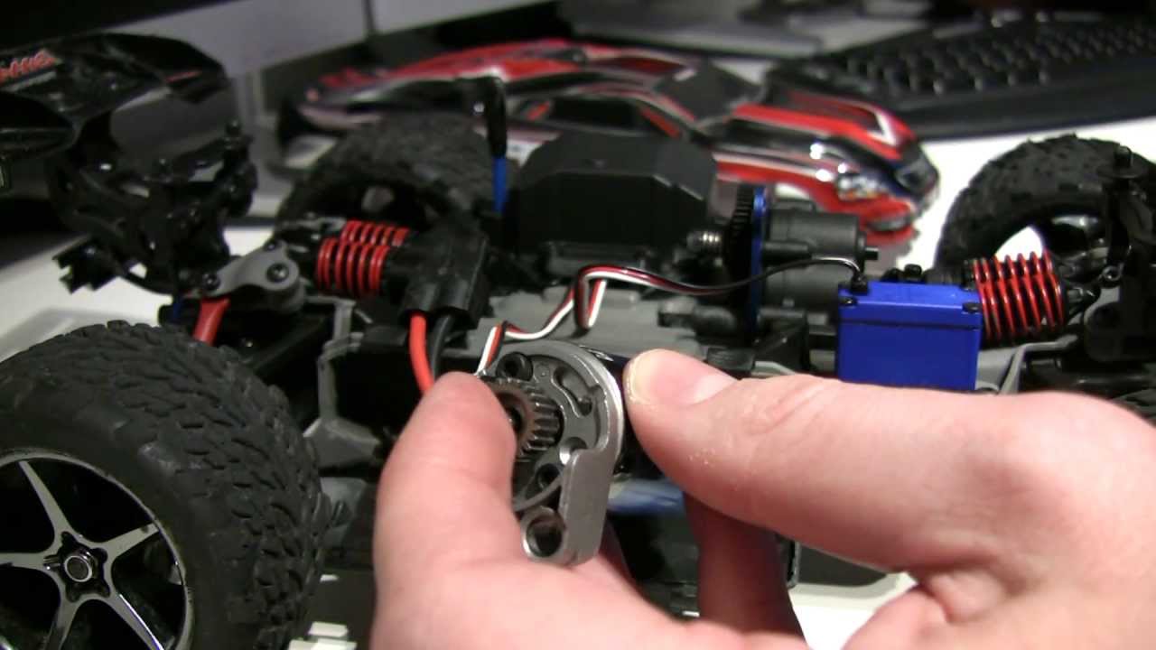 How to change the spur gear and the pinion gear on the mini E-Revo