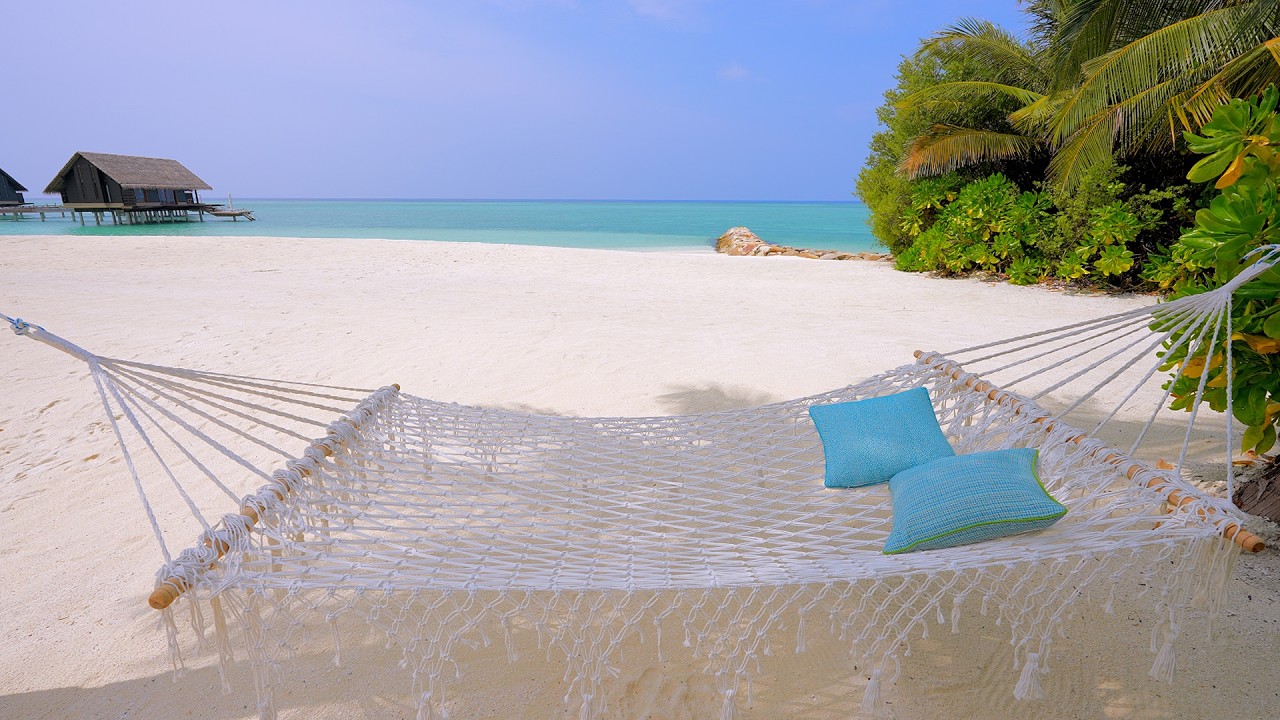 🏝 Fall Asleep With Relaxing Wave Sounds. Ocean Waves 4K UHD. Maldives Beach