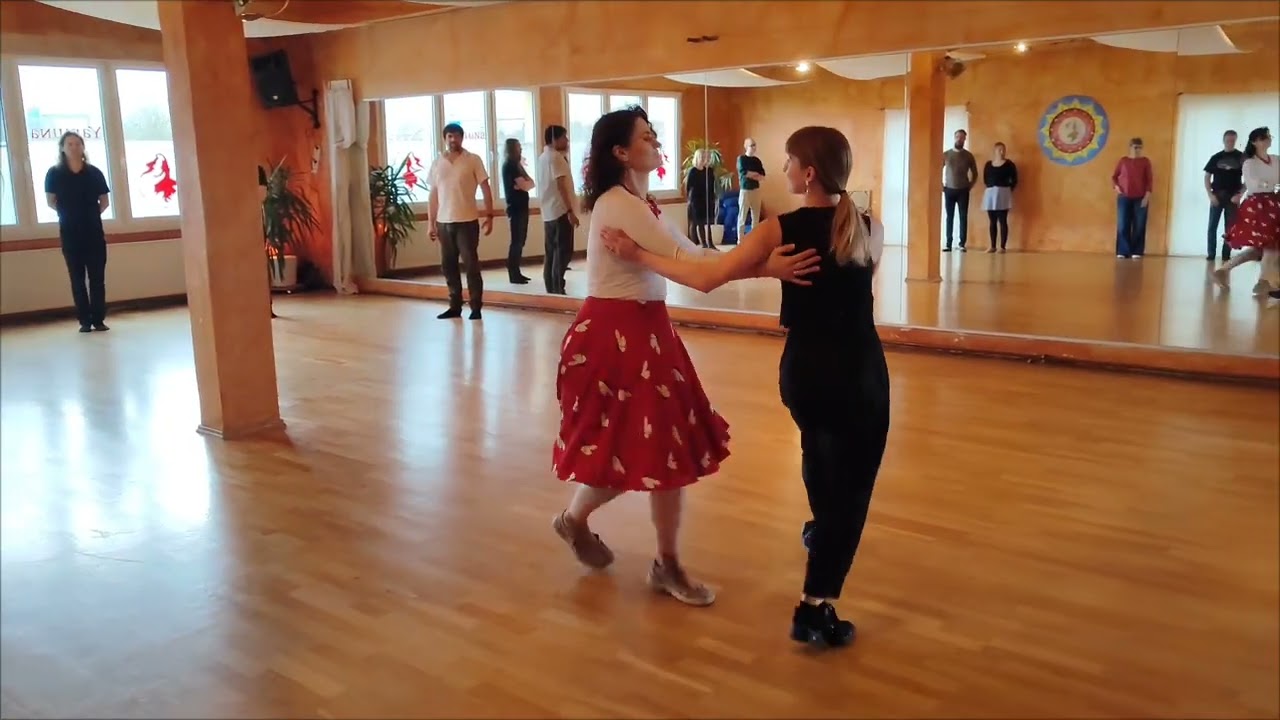 Cross-step waltz demo, Alena Bialova and Inga Četyrkaitė