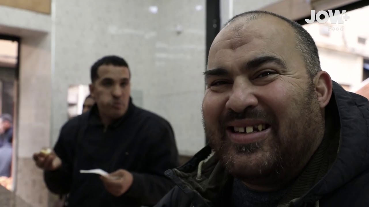 هنا بسوق لاباستي بوهران يتواجد أحد محلات الكرنطيطة ..شاهد