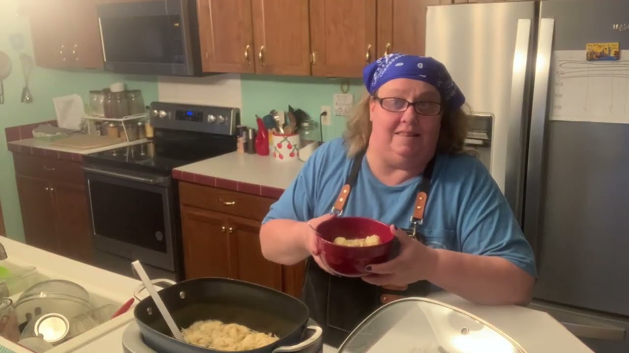 Easy Crockpot chicken and dumplings soup